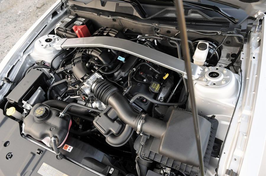  Ford Mustang V6 2012 года  (фото 94 из 133)
